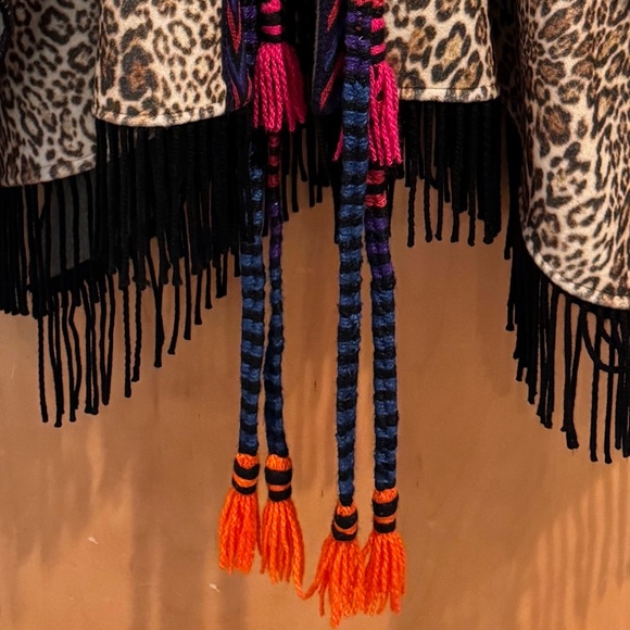 ETRO Milano wool cape / cloak - leopard print, fringe, woven edging SHOWSTOPPER - Picture 3 of 16